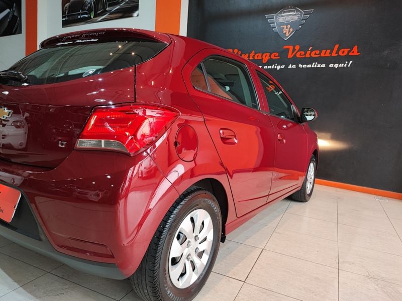 Chevrolet ONIX 1.0 MPFI LT 8V FLEX 4P MANUAL 2018/2018 VINTAGE VEÍCULOS CAXIAS DO SUL / Carros no Vale