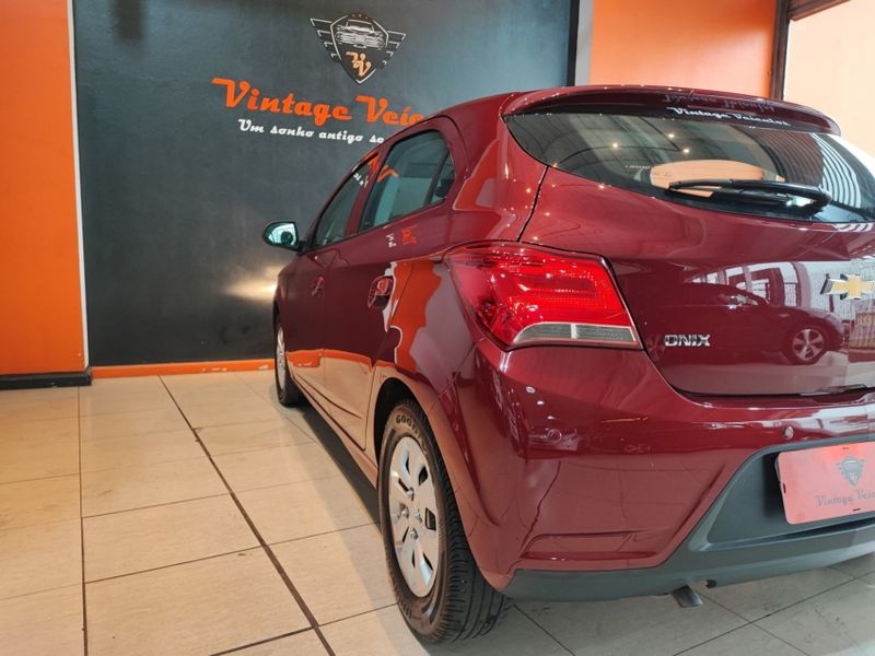 Chevrolet ONIX 1.0 MPFI LT 8V FLEX 4P MANUAL 2018/2018 VINTAGE VEÍCULOS CAXIAS DO SUL / Carros no Vale