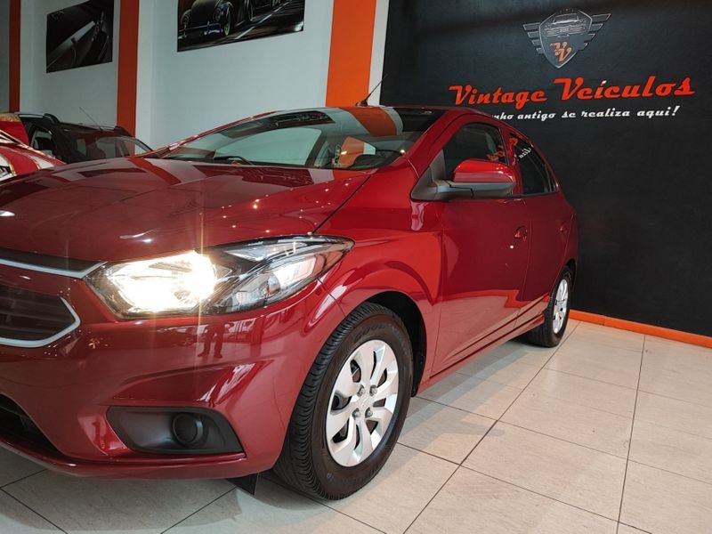 Chevrolet ONIX 1.0 MPFI LT 8V FLEX 4P MANUAL 2018/2018 VINTAGE VEÍCULOS CAXIAS DO SUL / Carros no Vale