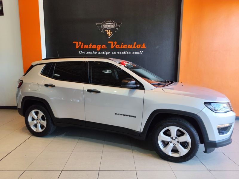 JEEP COMPASS 2.0 16V FLEX SPORT AUTOMÁTICO 2017/2018 VINTAGE VEÍCULOS CAXIAS DO SUL / Carros no Vale