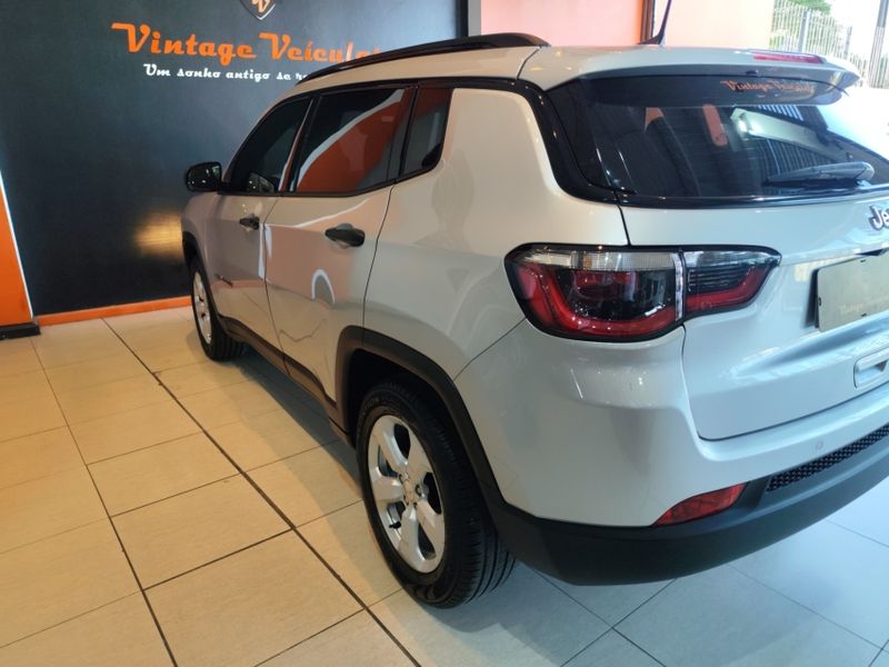 JEEP COMPASS 2.0 16V FLEX SPORT AUTOMÁTICO 2017/2018 VINTAGE VEÍCULOS CAXIAS DO SUL / Carros no Vale