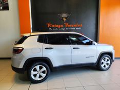 JEEP COMPASS 2.0 16V FLEX SPORT AUTOMÁTICO 2017/2018 VINTAGE VEÍCULOS CAXIAS DO SUL / Carros no Vale