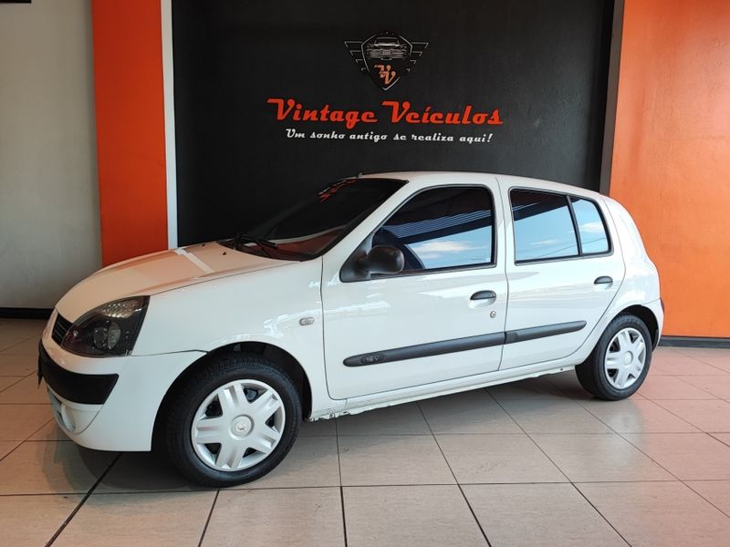 Renault CLIO 1.0 AUTHENTIQUE 16V GASOLINA 4P MANUAL 2005/2005 VINTAGE VEÍCULOS CAXIAS DO SUL / Carros no Vale