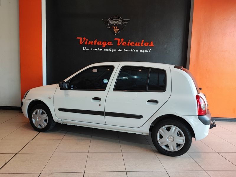 Renault CLIO 1.0 AUTHENTIQUE 16V GASOLINA 4P MANUAL 2005/2005 VINTAGE VEÍCULOS CAXIAS DO SUL / Carros no Vale