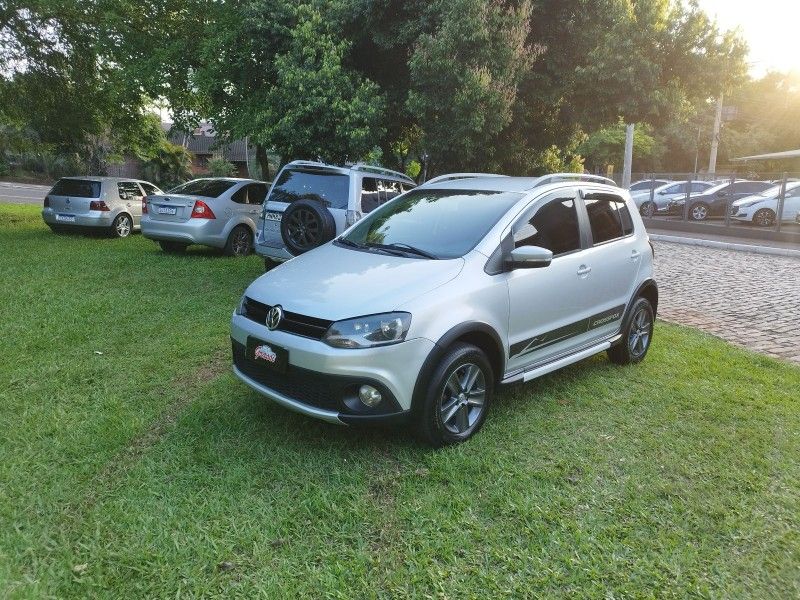 Volkswagen CROSSFOX 1.6 2011 GRASSI VEÍCULOS LAJEADO / Carros no Vale