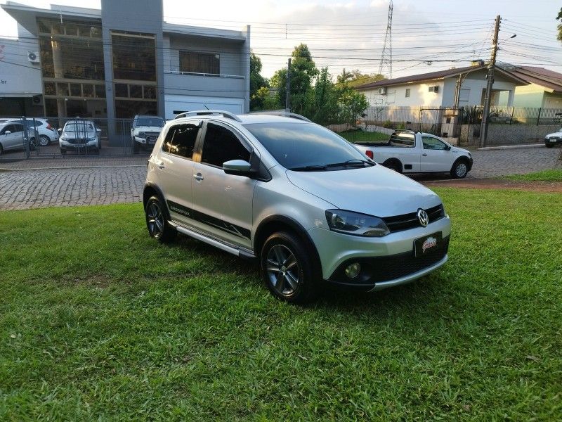 Volkswagen CROSSFOX 1.6 2011 GRASSI VEÍCULOS LAJEADO / Carros no Vale