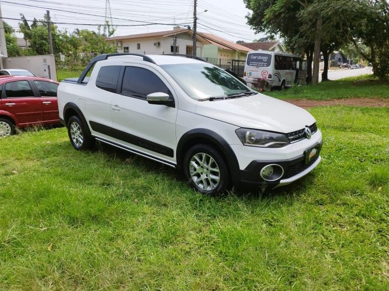 Volkswagen SAVEIRO CROSS C.DUPLA 1.6 2015 GRASSI VEÍCULOS LAJEADO / Carros no Vale