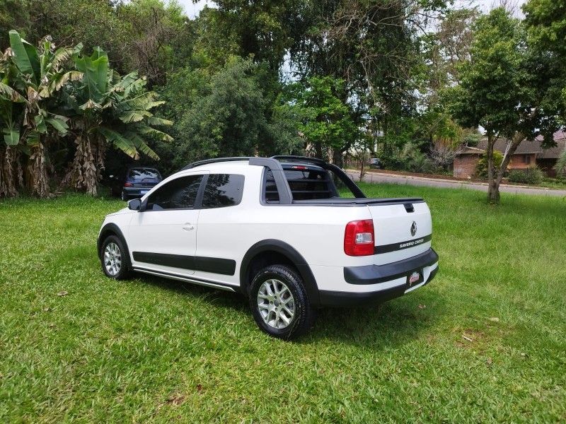 Volkswagen SAVEIRO CROSS C.DUPLA 1.6 2015 GRASSI VEÍCULOS LAJEADO / Carros no Vale