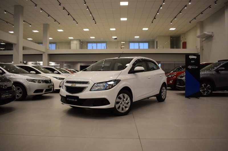 Chevrolet ONIX LT 1.4 2013 DINAMICA-CAR VENÂNCIO AIRES / Carros no Vale