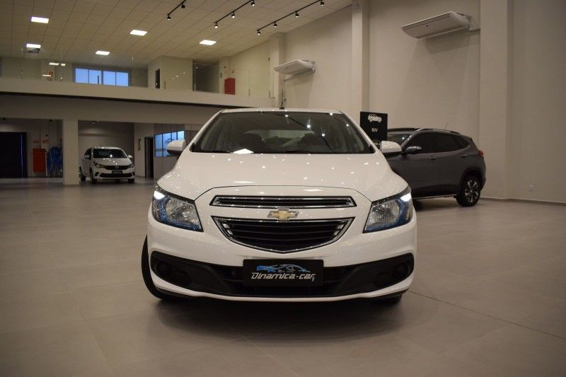 Chevrolet ONIX LT 1.4 2013 DINAMICA-CAR VENÂNCIO AIRES / Carros no Vale