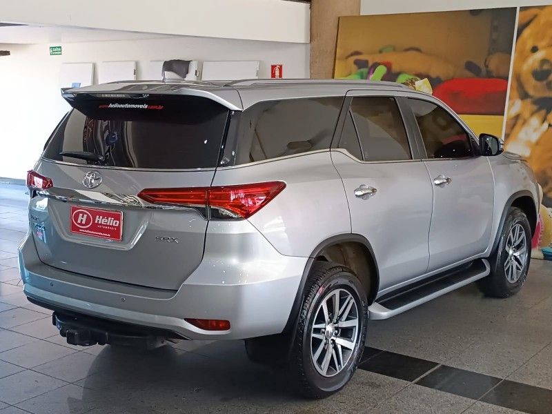 Toyota HILUX SW4 SRX 2.8 2019 HÉLIO AUTOMÓVEIS LAJEADO / Carros no Vale