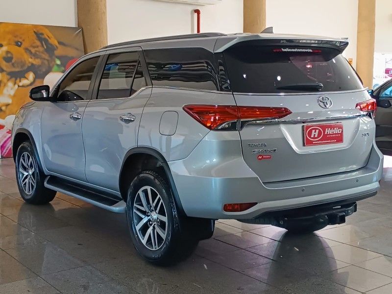 Toyota HILUX SW4 SRX 2.8 2019 HÉLIO AUTOMÓVEIS LAJEADO / Carros no Vale