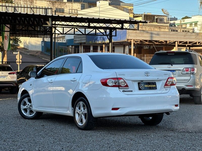 Toyota COROLLA XEi 2.0 2013 NEUMANN VEÍCULOS ARROIO DO MEIO / Carros no Vale