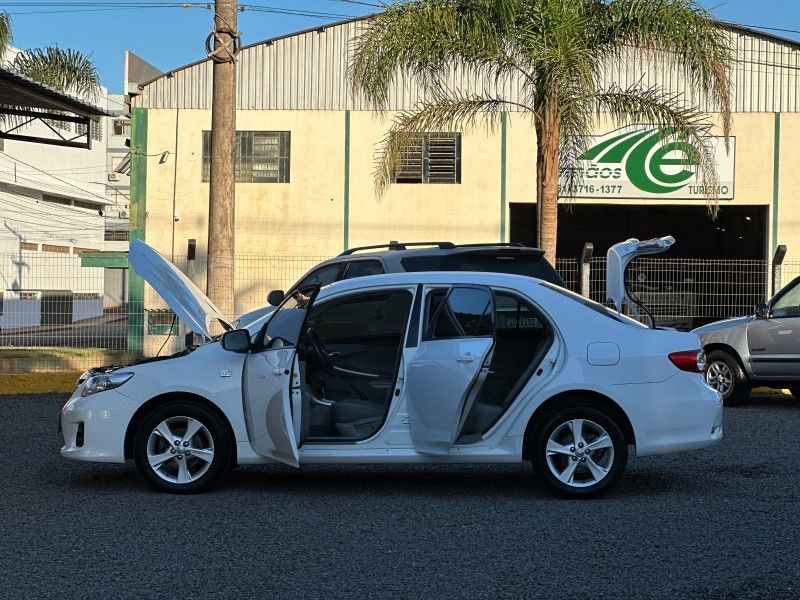 Toyota COROLLA XEi 2.0 2013 NEUMANN VEÍCULOS ARROIO DO MEIO / Carros no Vale