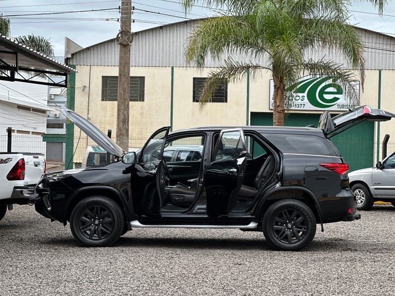 Toyota HILUX SW4 SRX 2.8 2019 NEUMANN VEÍCULOS ARROIO DO MEIO / Carros no Vale