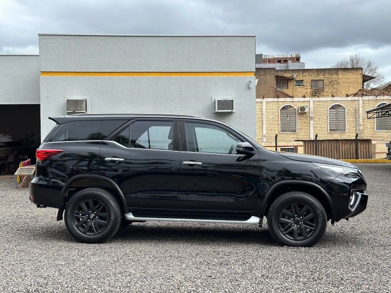 Toyota HILUX SW4 SRX 2.8 2019 NEUMANN VEÍCULOS ARROIO DO MEIO / Carros no Vale