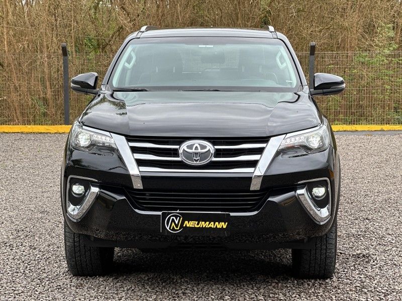 Toyota HILUX SW4 SRX 2.8 2019 NEUMANN VEÍCULOS ARROIO DO MEIO / Carros no Vale