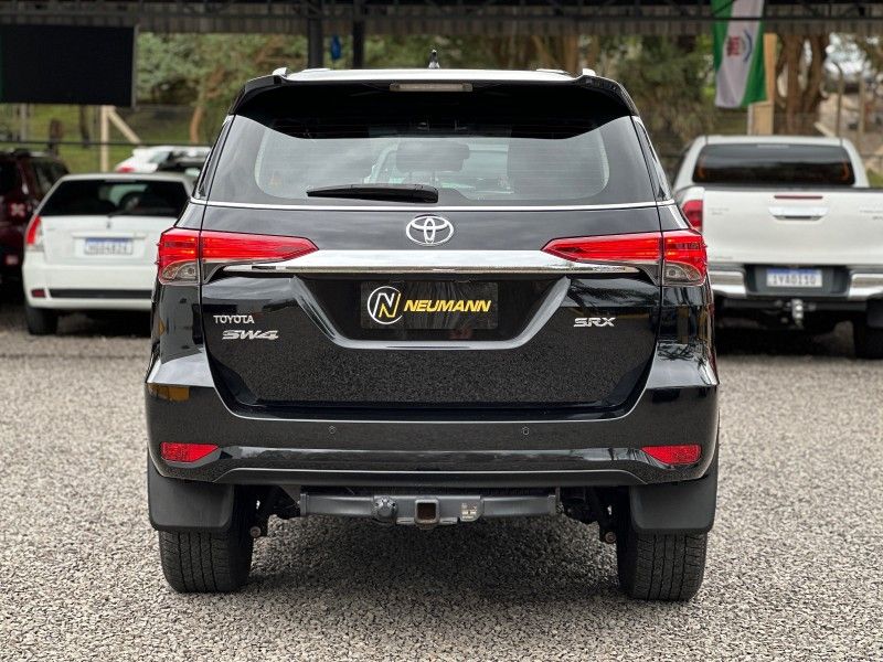 Toyota HILUX SW4 SRX 2.8 2019 NEUMANN VEÍCULOS ARROIO DO MEIO / Carros no Vale