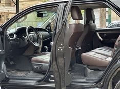 Toyota HILUX SW4 SRX 2.8 2019 NEUMANN VEÍCULOS ARROIO DO MEIO / Carros no Vale