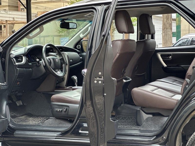 Toyota HILUX SW4 SRX 2.8 2019 NEUMANN VEÍCULOS ARROIO DO MEIO / Carros no Vale