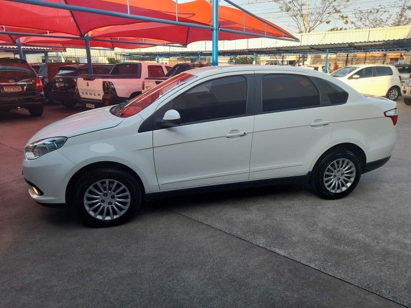 Fiat GRAND SIENA ATTRACTIVE 1.4 8V 2015 FERREIRA VEÍCULOS VENÂNCIO AIRES / Carros no Vale