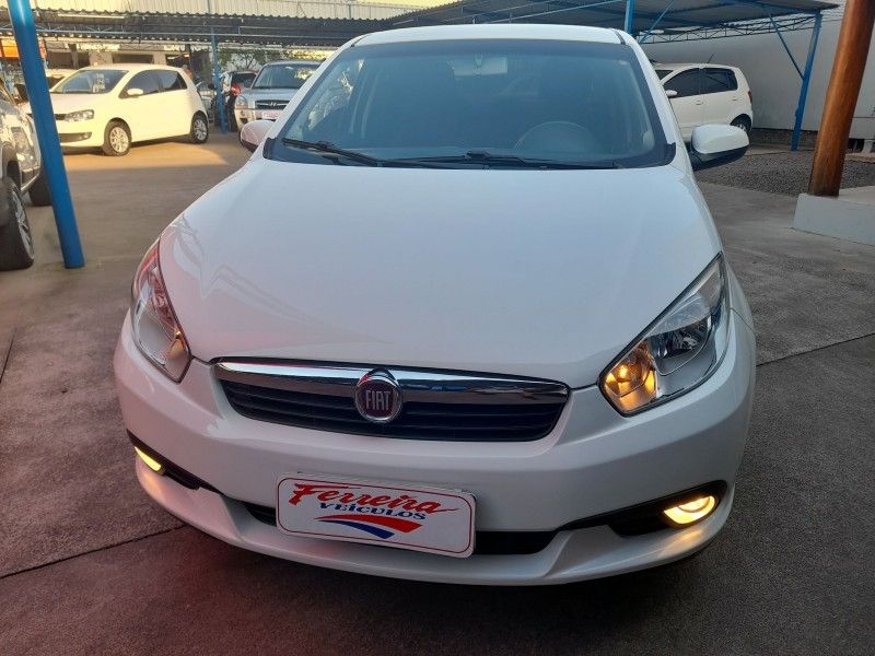 Fiat GRAND SIENA ATTRACTIVE 1.4 8V 2015 FERREIRA VEÍCULOS VENÂNCIO AIRES / Carros no Vale