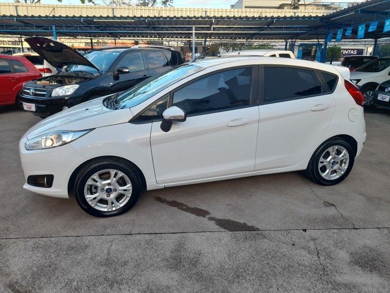 Ford FIESTA SE 1.6 2014 FERREIRA VEÍCULOS VENÂNCIO AIRES / Carros no Vale