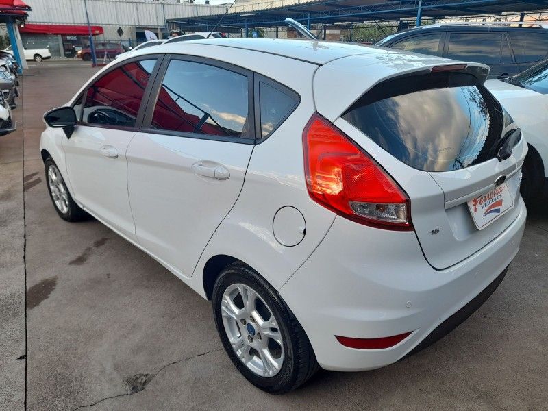 Ford FIESTA SE 1.6 2014 FERREIRA VEÍCULOS VENÂNCIO AIRES / Carros no Vale