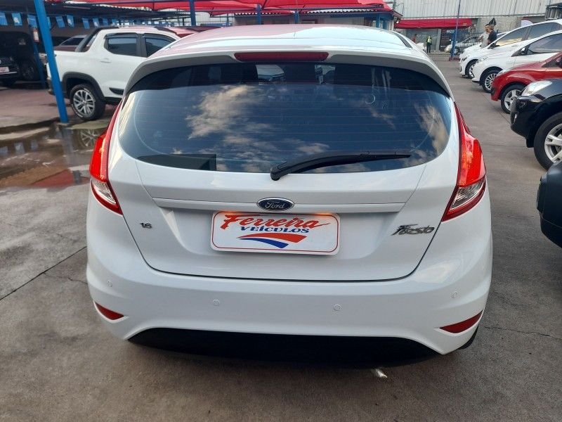 Ford FIESTA SE 1.6 2014 FERREIRA VEÍCULOS VENÂNCIO AIRES / Carros no Vale