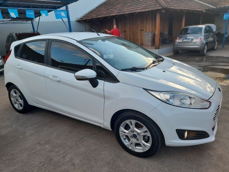 Ford FIESTA SE 1.6 2014 FERREIRA VEÍCULOS VENÂNCIO AIRES / Carros no Vale