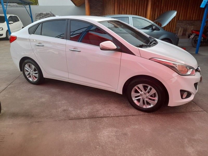 Hyundai HB20S PREMIUM 1.6 8V 2014 FERREIRA VEÍCULOS VENÂNCIO AIRES / Carros no Vale