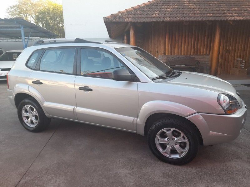 Hyundai TUCSON 2.0 2011 FERREIRA VEÍCULOS VENÂNCIO AIRES / Carros no Vale