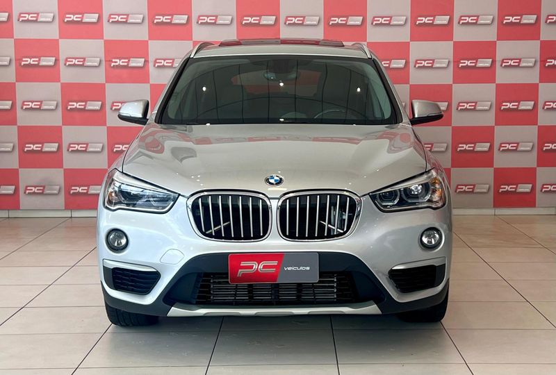 BMW X1 SDRIVE 20i 2.0/ TB Acti 2017/2018 PC VEÍCULOS SANTA CRUZ DO SUL / Carros no Vale