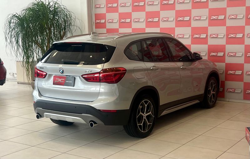 BMW X1 SDRIVE 20i 2.0/ TB Acti 2017/2018 PC VEÍCULOS SANTA CRUZ DO SUL / Carros no Vale