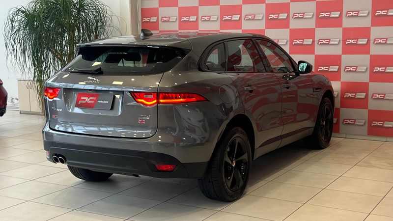 Jaguar F-Pace 2.0 Prestige 180cv 2017/2018 PC VEÍCULOS SANTA CRUZ DO SUL / Carros no Vale