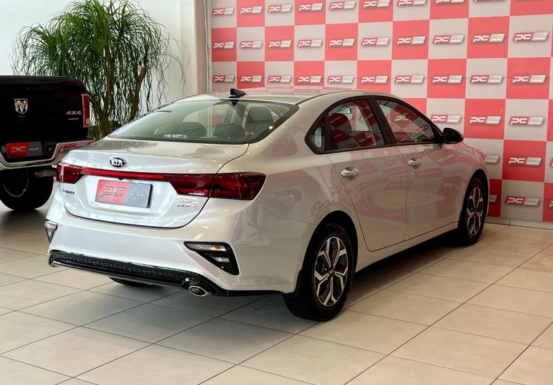 KIA Cerato EX 2.0 16V 2021/2022 PC VEÍCULOS SANTA CRUZ DO SUL / Carros no Vale