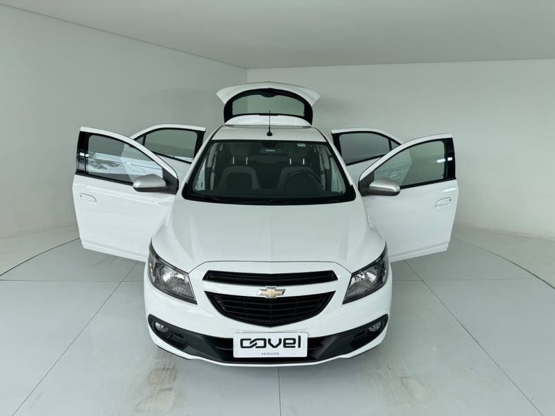 Chevrolet Onix Hatch Selecao 1.0 8v 2015/2015 COVEL VEICULOS ENCANTADO / Carros no Vale