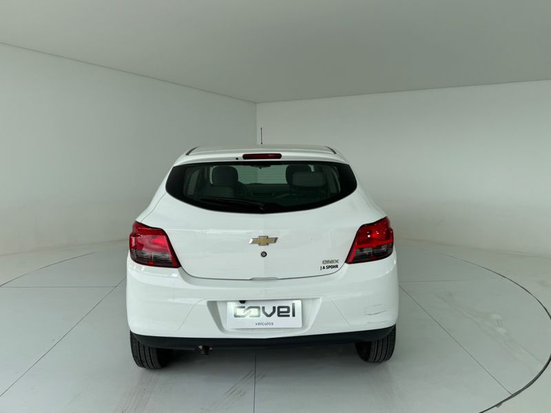 Chevrolet Onix Hatch Selecao 1.0 8v 2015/2015 COVEL VEICULOS ENCANTADO / Carros no Vale