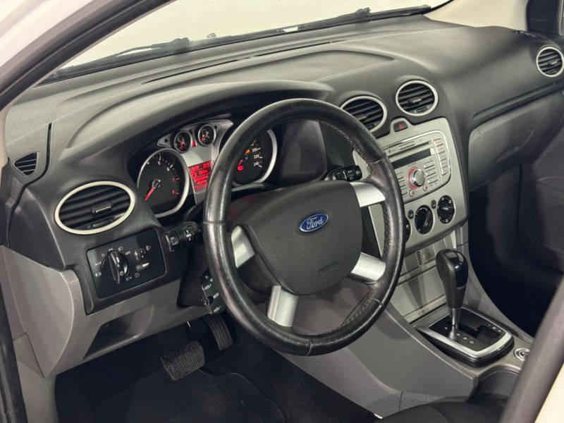 Ford Focus Sedan 2.0 16v 2013/2013 COVEL VEICULOS ENCANTADO / Carros no Vale