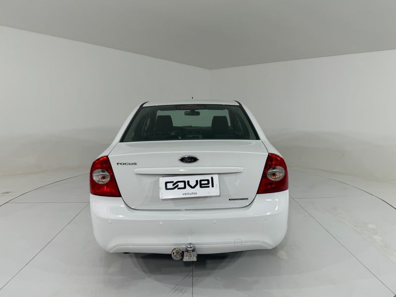 Ford Focus Sedan 2.0 16v 2013/2013 COVEL VEICULOS ENCANTADO / Carros no Vale