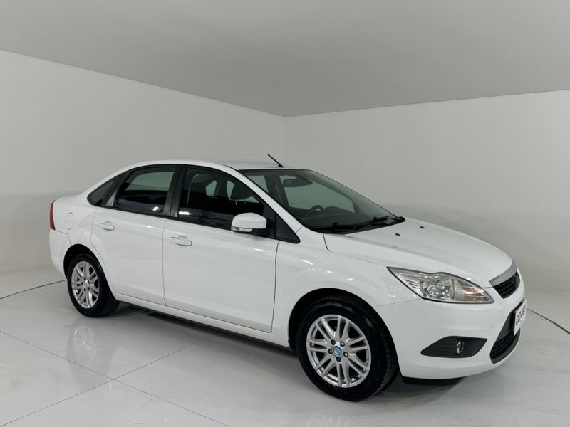 Ford Focus Sedan 2.0 16v 2013/2013 COVEL VEICULOS ENCANTADO / Carros no Vale