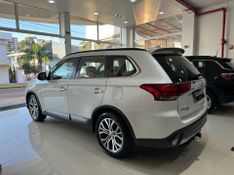 Mitsubishi Outlander 2.2 165cv 2015/2016 COVEL VEICULOS ENCANTADO / Carros no Vale