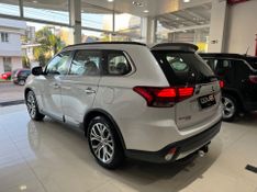 Mitsubishi Outlander 2.2 165cv 2015/2016 COVEL VEICULOS ENCANTADO / Carros no Vale