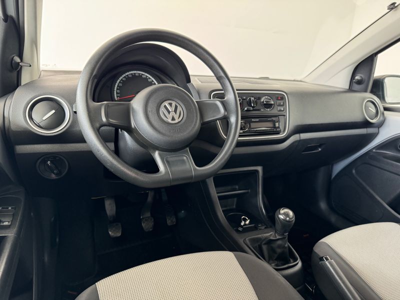 Volkswagen Up Take 1.0 2014/2015 COVEL VEICULOS ENCANTADO / Carros no Vale