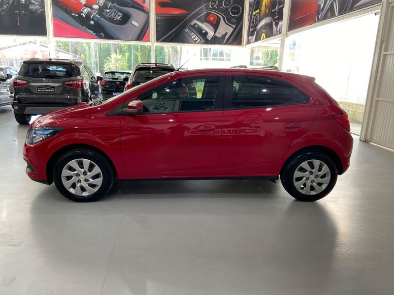 Chevrolet Onix 1.4 Lt 2013/2014 SIM AUTOMÓVEIS ROLANTE / Carros no Vale