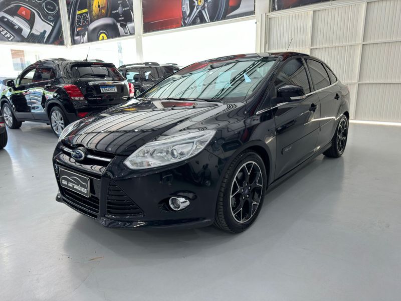 Ford Focus Sedan Titanium 2.0 Plus 16 V 2014/2015 SIM AUTOMÓVEIS ROLANTE / Carros no Vale