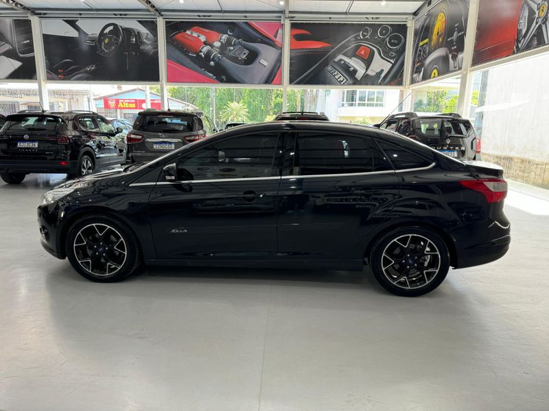 Ford Focus Sedan Titanium 2.0 Plus 16 V 2014/2015 SIM AUTOMÓVEIS ROLANTE / Carros no Vale