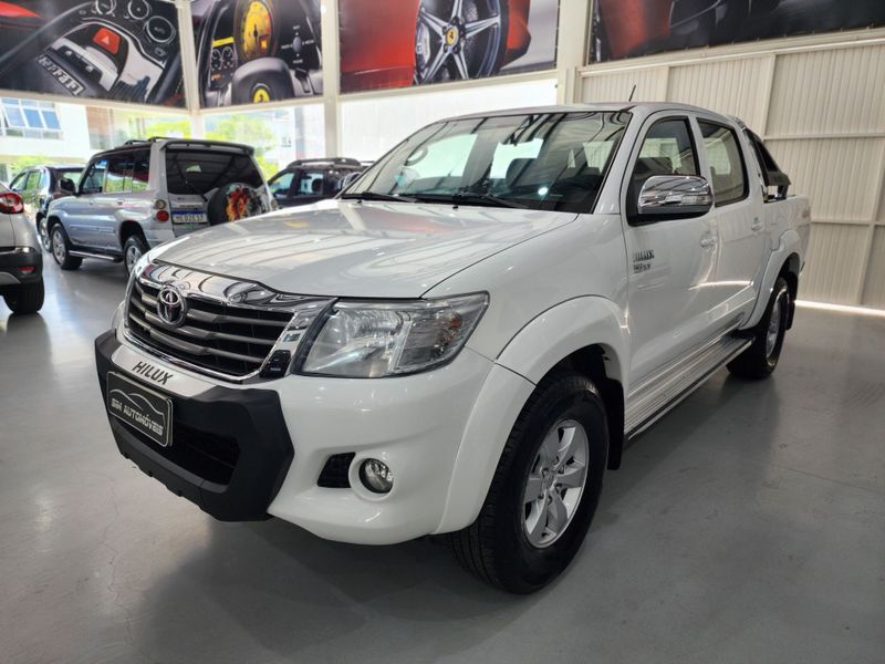 Toyota Hilux 2.7 Srv Cd 4×4 2014/2014 SIM AUTOMÓVEIS ROLANTE / Carros no Vale