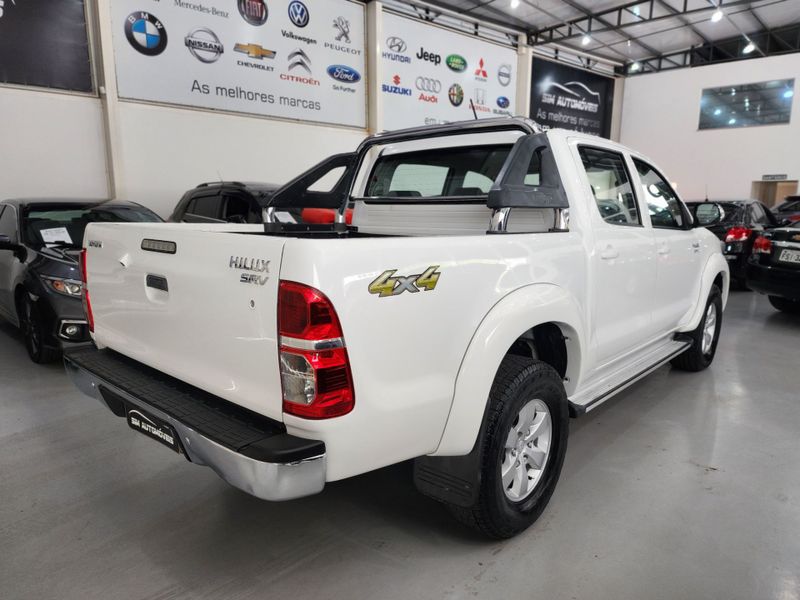 Toyota Hilux 2.7 Srv Cd 4×4 2014/2014 SIM AUTOMÓVEIS ROLANTE / Carros no Vale