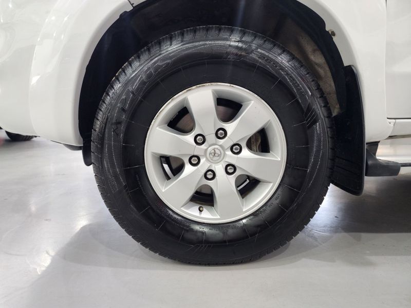 Toyota Hilux 2.7 Srv Cd 4×4 2014/2014 SIM AUTOMÓVEIS ROLANTE / Carros no Vale